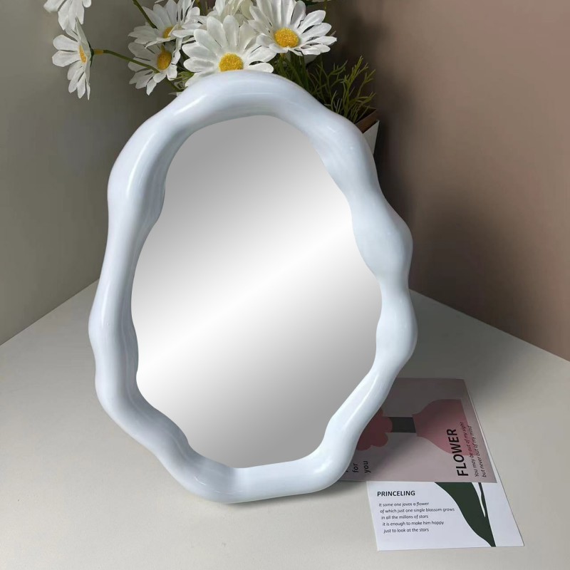 Suministro directo de fábrica de espejos de maquillaje nórdicos, tocador de dormitorio de alto valor, decoraciones de escritorio para niñas, adornos de espejo