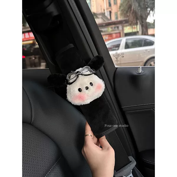 Spectacled Pacha Dog Head-Black Shoulder Pad 1