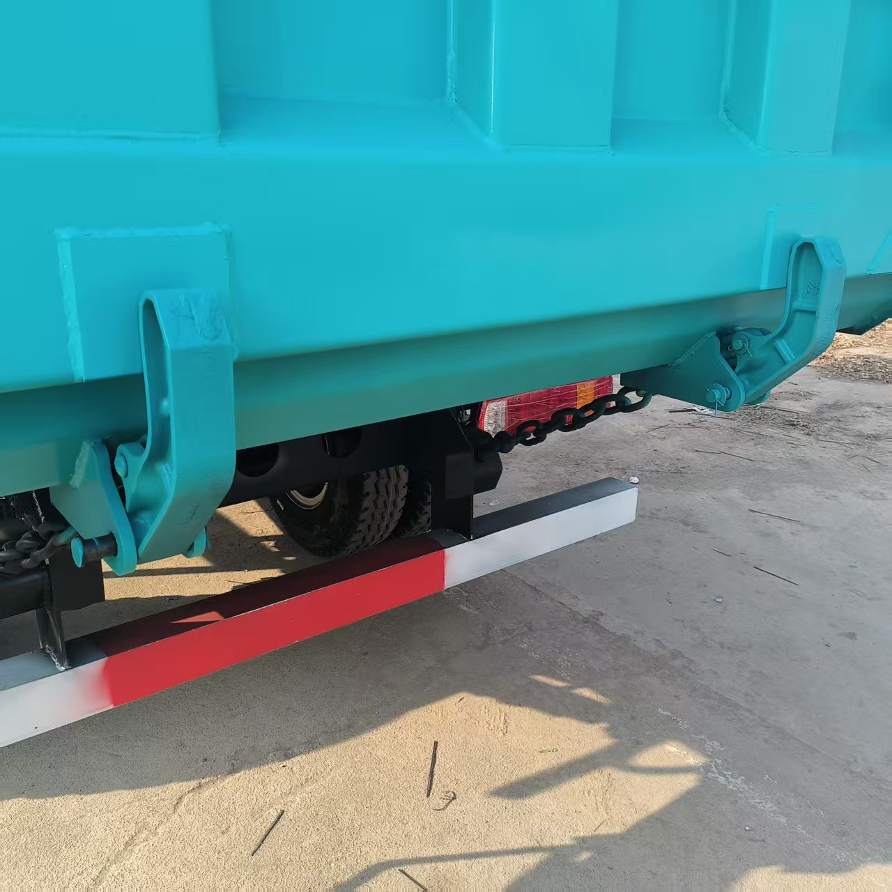 Export to Africa: Sinotruk Howo Light Cargo Box Truck 4*2, Van-Type Dump Truck, Container Transport Truck, Dump Truck