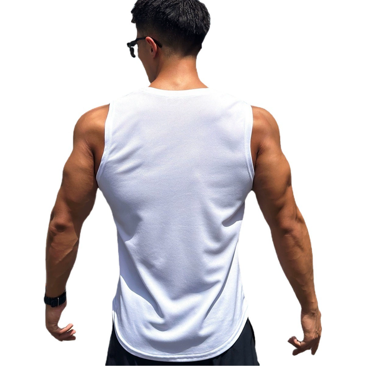 Летняя мужская рубашка-база с круглым вырезом для бега, спорта и фитнеса, безрукавка из сетчатой ткани, быстросохнущая, однотонная.