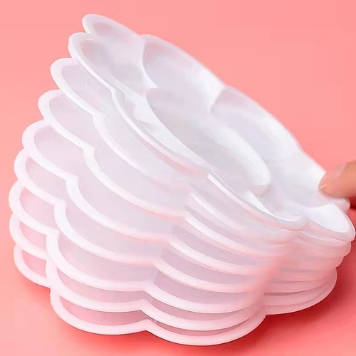 8cm gouache paint palette thickened plastic plum blossom shaped acrylic Chinese painting paint palette manufacturer wholesale