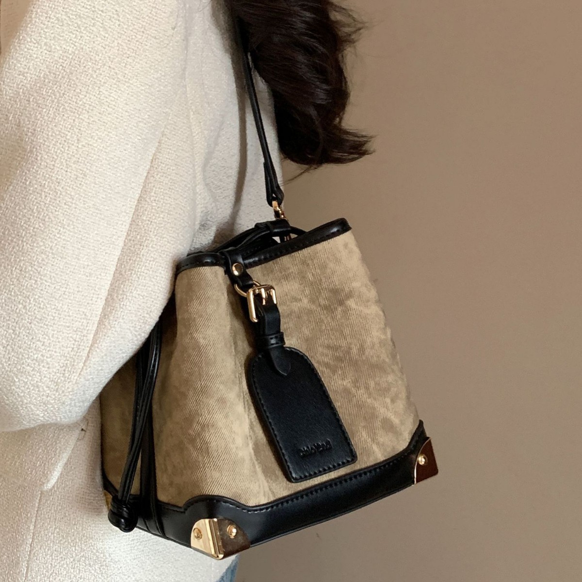 Der Star hat den gleichen Stil, Nanfeng Chio2nd Oil Painting Exhibition Hall Bucket Bag Damen 2025 Neue Schulter-Crossbody-Tasche_voghion.com