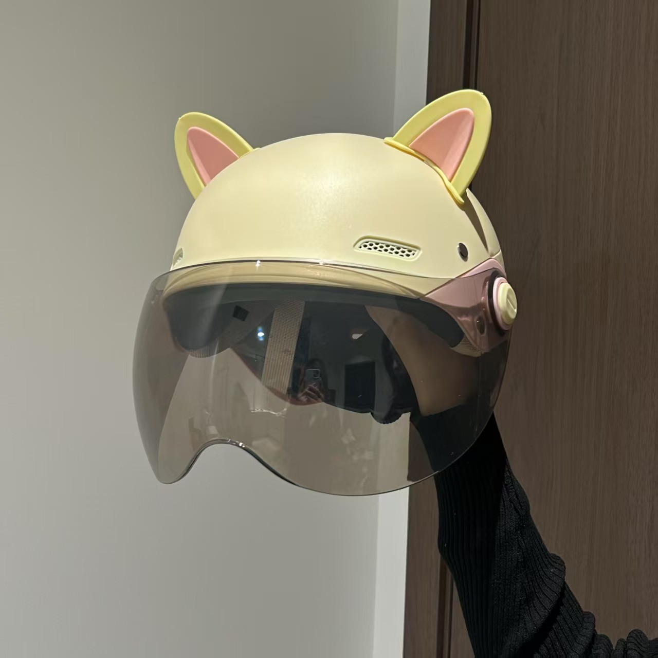Scooter Helmet, Universal Motosiklet kaskı (dəbilqə) - new-national-standard-class-a-pink-transparent-short-visor-yellow-pink-ears