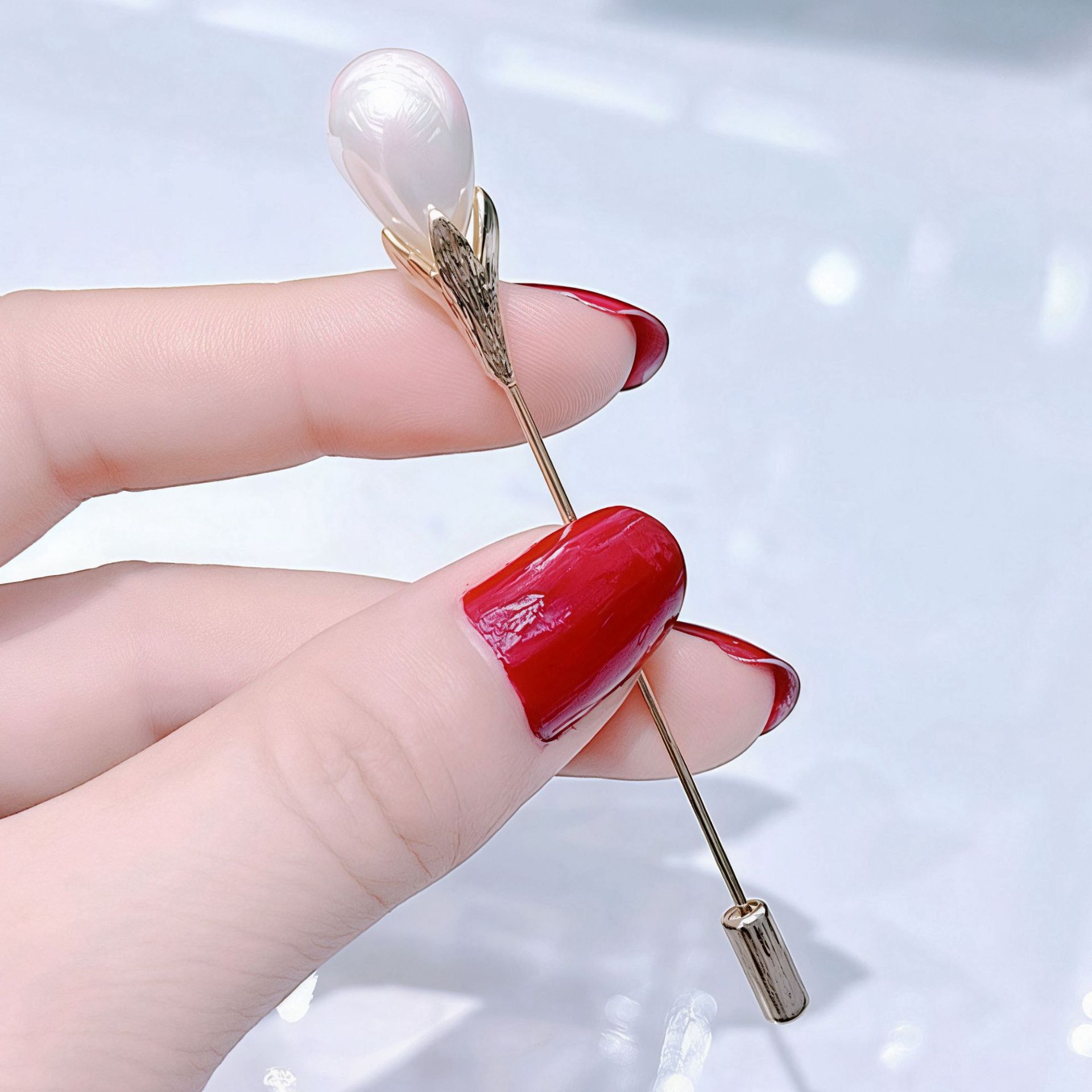 Spilla a forma di fiore di tulipano con perle per abito elegante_voghion.com