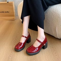 優しくて浅い口の太さとハイヒールの小香風の気質を合わせます。