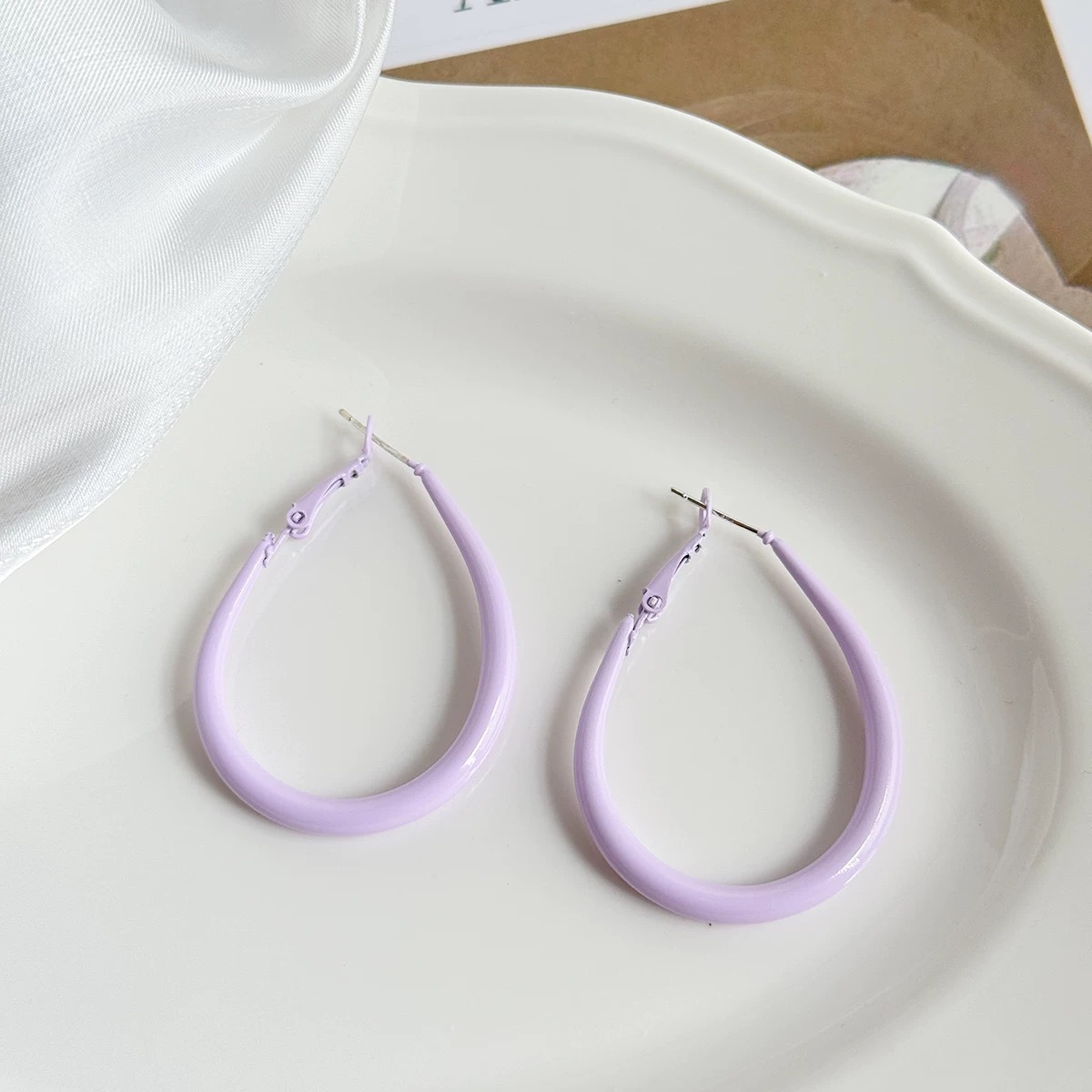 보라색 타원형 물방울