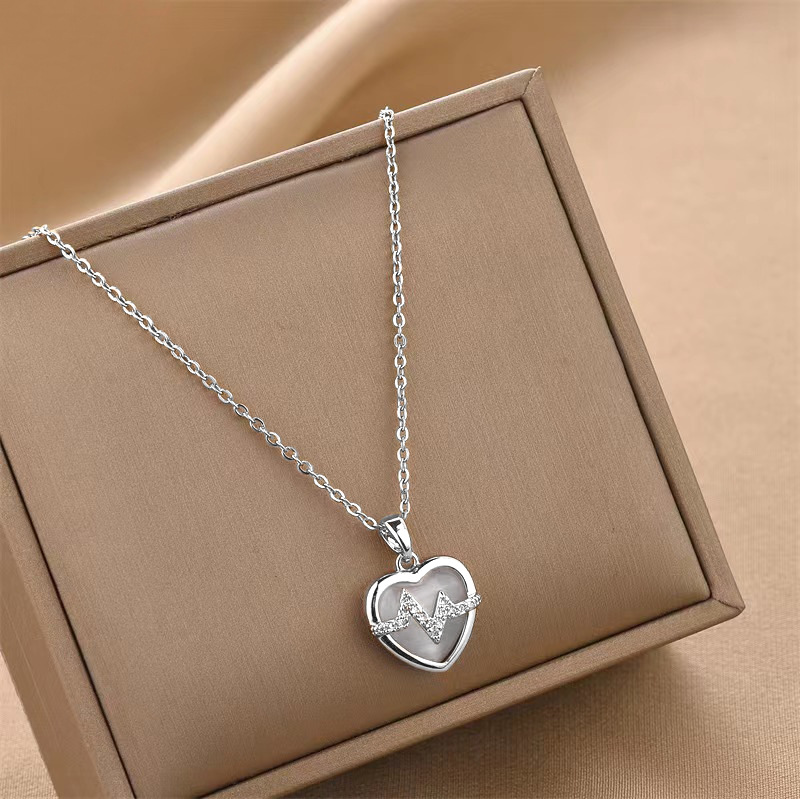 Collar de acero de titanio para mujeres simple y versátil estilo ligero de lujo nicho diseño de alta calidad no decoloración joyería de cadena de clavícula al por mayor