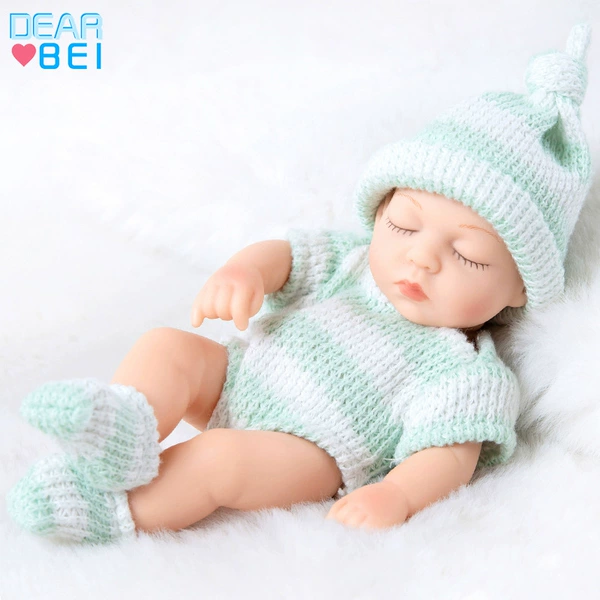 Q7-002C green and white pajamas
