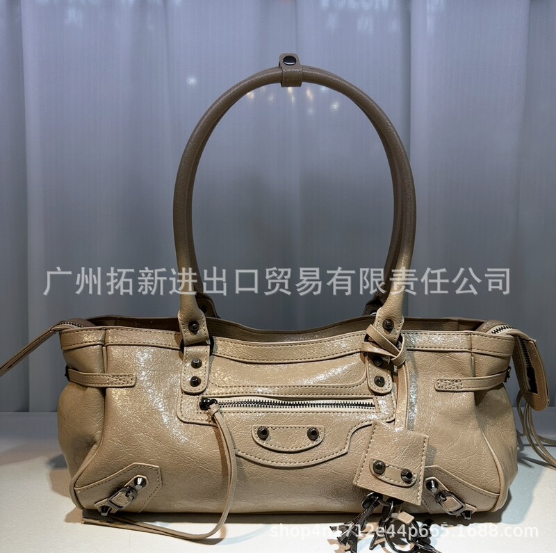 Cross-Border New Popular B Brand Lecity Horizontal Baguette Rivet Tassel Shoulder Bag Handbag Fashionable and Simple Women Cross-Border New Popular B Brand Lecity Horizontal Baguette Rivet Tassel Shoulder Bag Handbag Fashionable and Simple Women