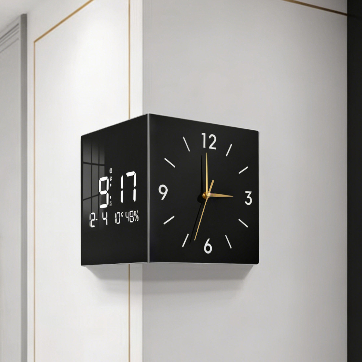 現代のシンプルなリビングルームの両面の角の掛け時計のクリーム風は穴を開けないで家庭用の創意的な時計の壁の明かりの時計は絵を掛けます。