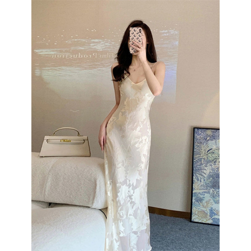 フレンチホワイトvネックストラップワンピースレディース2025夏新作優しい風高級感名媛バッグヒップドレス|undefined