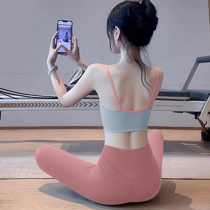 2026 Super Popular Yoga Top for Women with Dopamine Design, Padded Sports Vest for Pilates Training, Beautiful Back Fitness Wear