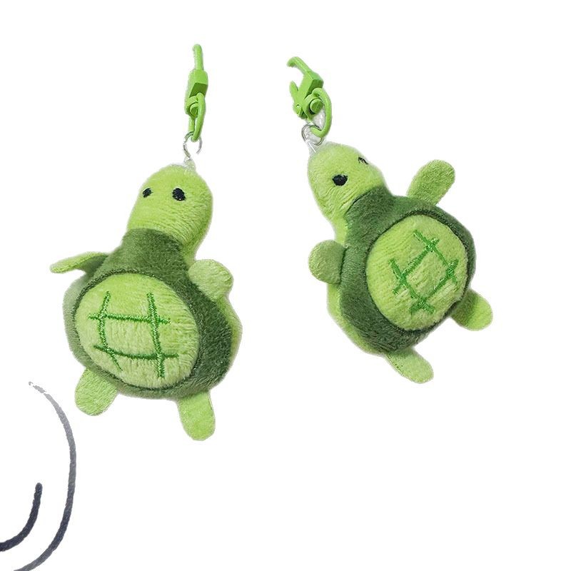 Llavero de peluche con forma de pequeña tortuga, adorable y creativo, ideal como regalo personalizado o colgante para mochila infantil.