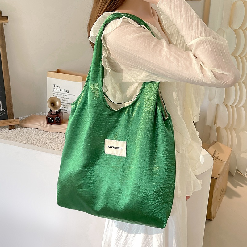 Niche Design Eco-friendly silver Shoulder Bag Large Capacity Spring Solid Color Bag Women's Casual Commuter Shopping Bag Portable Niche Design Eco-friendly silver Shoulder Bag Large Capacity Spring Solid Color Bag Women's Casual Commuter Shopping Bag Portable