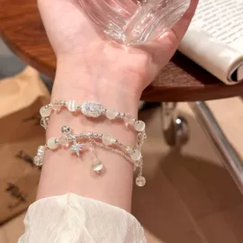 项链;耳钉;手链