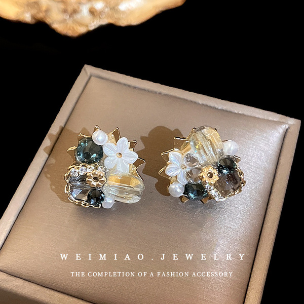 Fashionable universal earrings