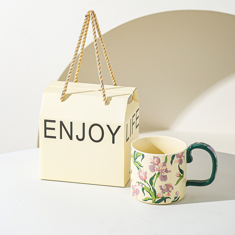 Celebridades de Internet Taza de lujo ligera retro Iris Taza de agua Camellia Taza de cerámica de gran capacidad Taza de cerámica Caja de regalo Pareja