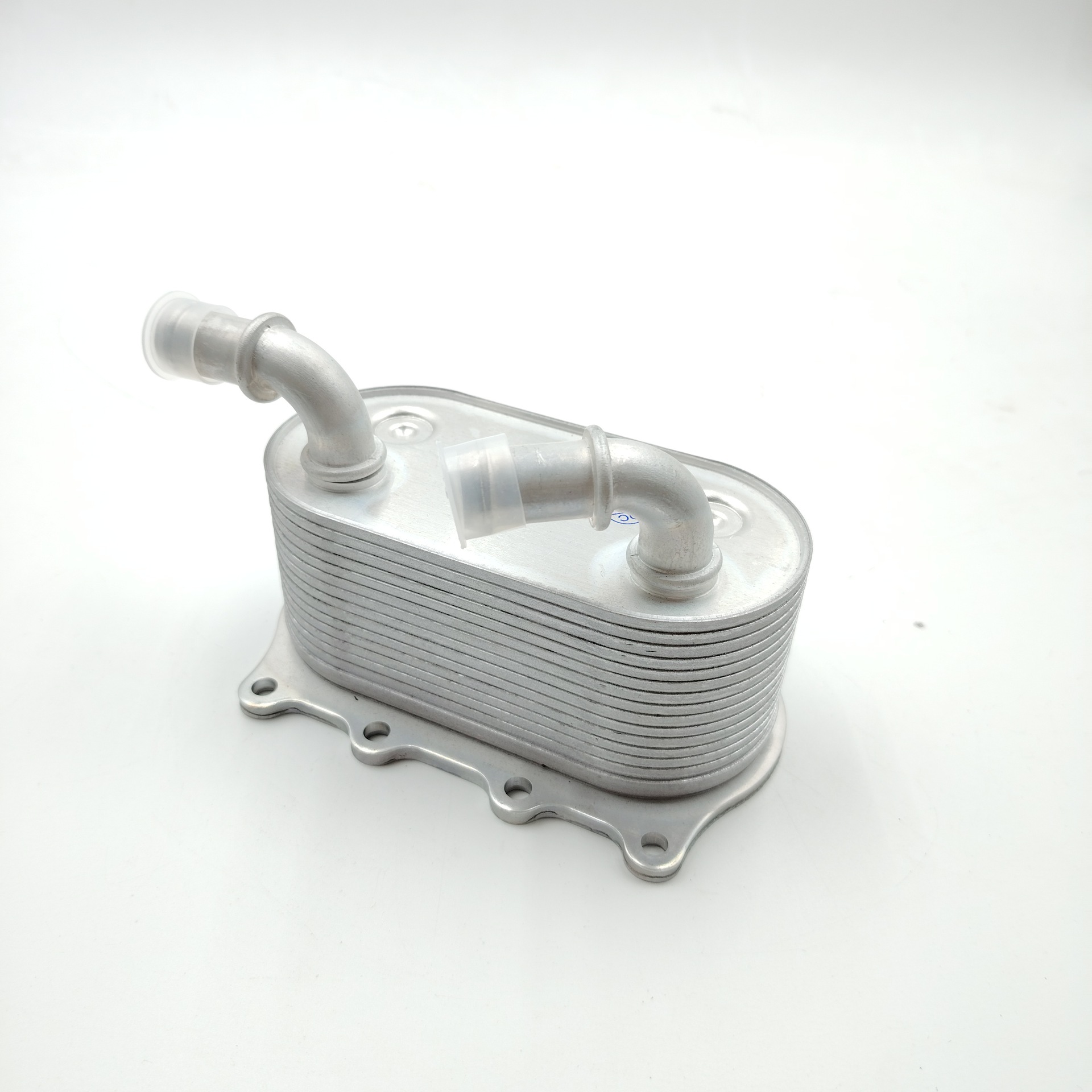 F01-1503011 is suitable for Chery engine oil cooler, oil cooler for domestic vehicles