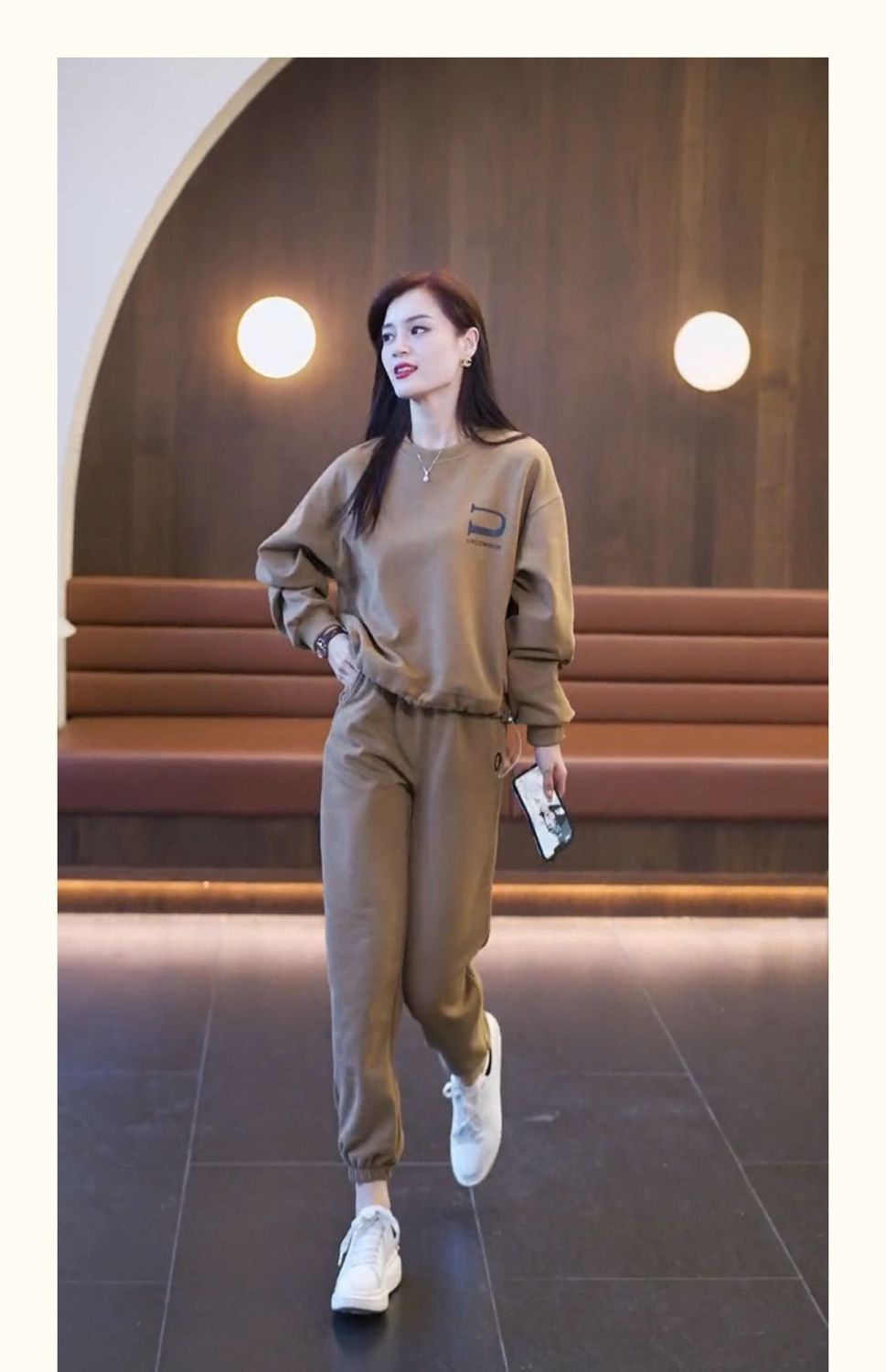 "Conjunto deportivo informal para mujer: sudadera con capucha y pantalones deportivos de estilo coreano (caqui/burdeos/negro)"_voghion.com