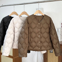 2025冬新款90白鸭绒羽绒服女短款V领显瘦小个子保暖夹克宽松外套