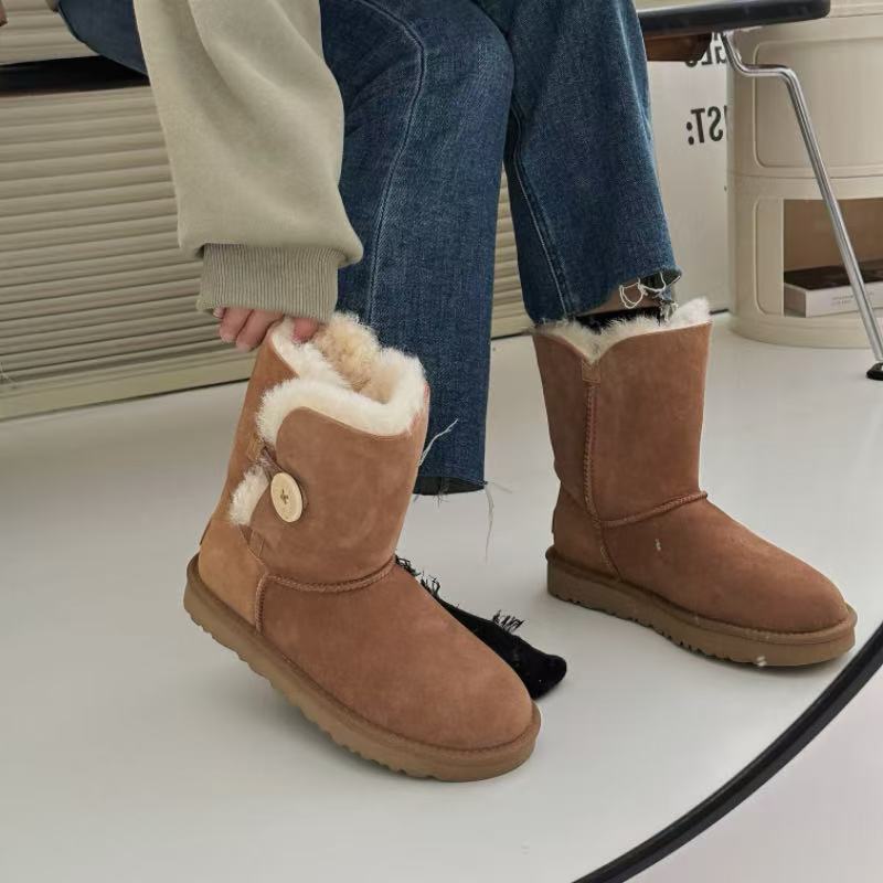 Henan Sangpo One-Button Sheepskin and Fur Integrated Basic Classic Comfortable Mid-Calf Wooden Buckle Fleece-Lined Warm Snow Boots Henan Sangpo One-Button Sheepskin and Fur Integrated Basic Classic Comfortable Mid-Calf Wooden Buckle Fleece-Lined Warm Snow Boots