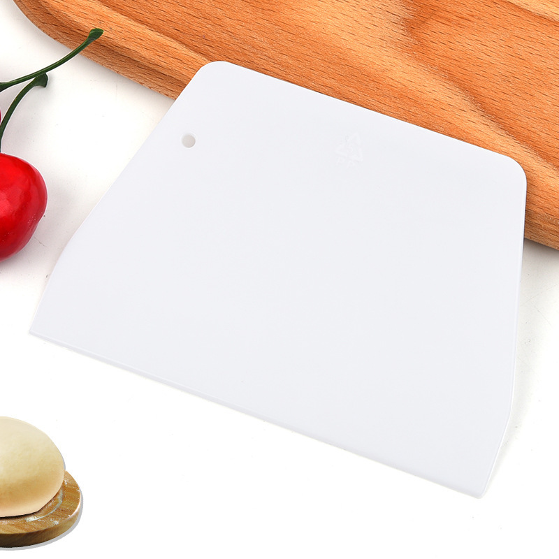 Baking cake scraping tool plastic rice noodle cream panel hanging water board knife home kitchen noodle cutter