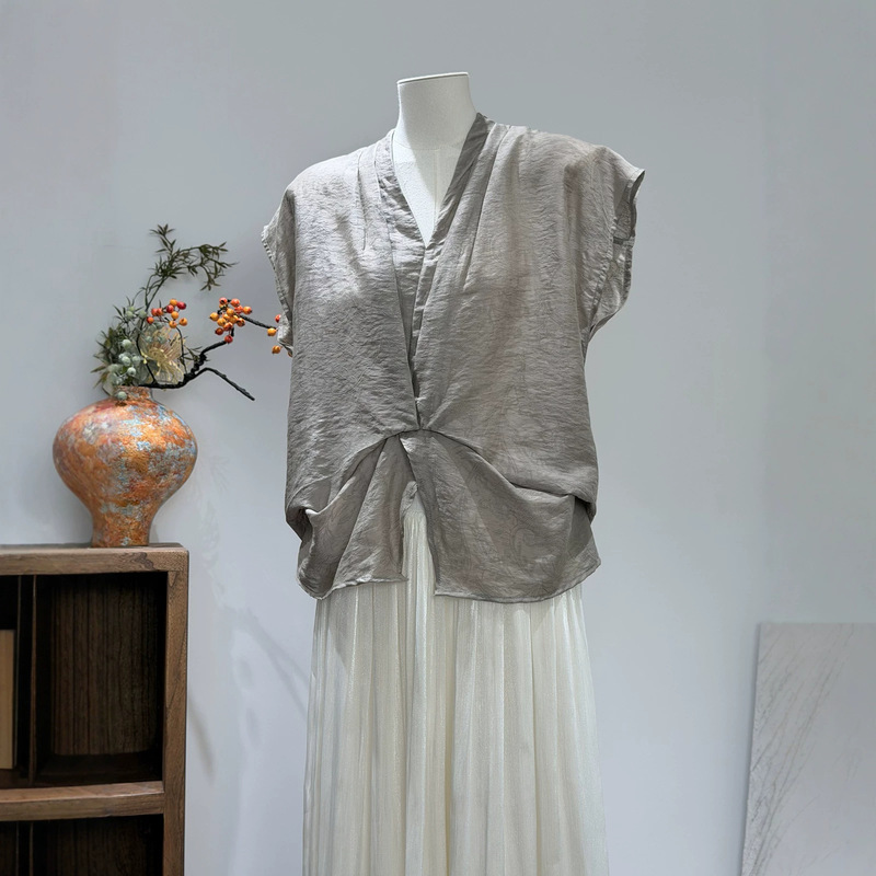 High-end European-style ruched back-tie design sleeveless shirt for women, new summer V-neck slim-fit top High-end European-style ruched back-tie design sleeveless shirt for women, new summer V-neck slim-fit top