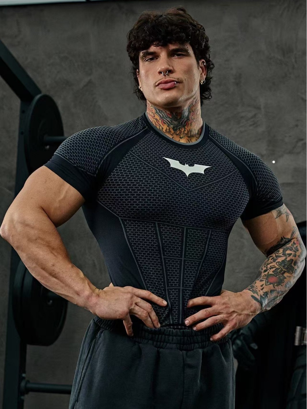 American YOUNG New Yang Gola Bat M manga corta fitness muscular delgado rápido secado transpirable camiseta deportiva hombre