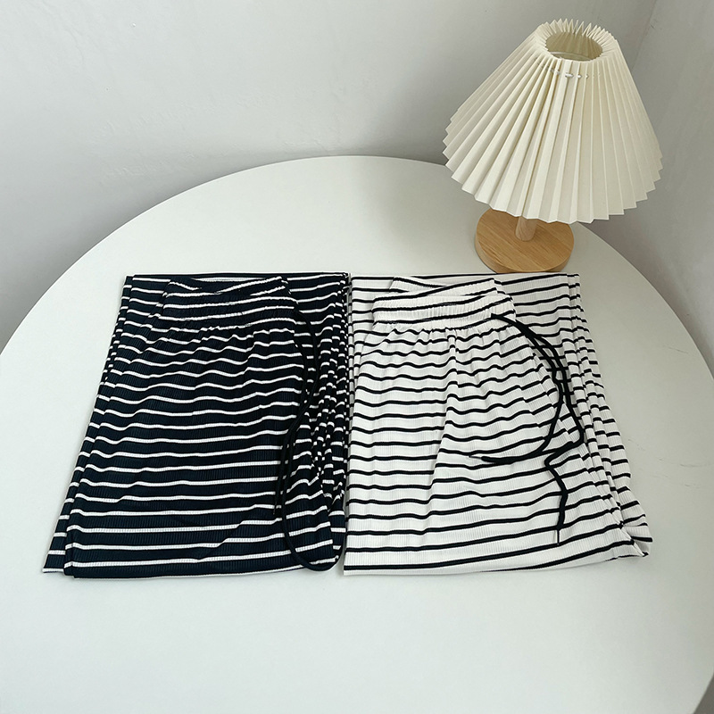 Hielo blanco y negro rayas pantalones de piernas anchas para mujeres primavera y verano delgados de cintura media y alta caída sensación de caída pantalones casuales