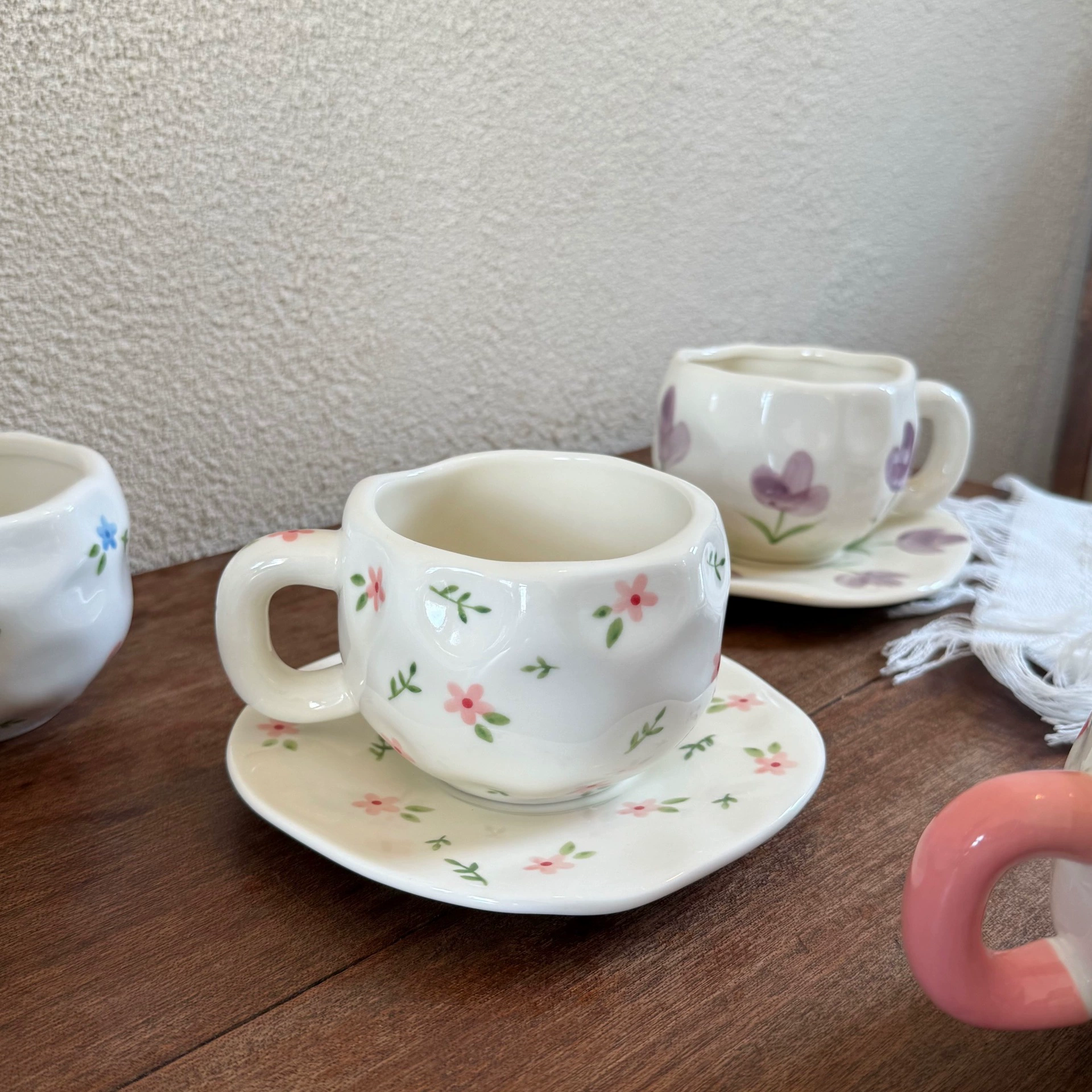 Ceramic coffee cup set INS Japanese retro, hand-painted irregular saucer, vintage style
