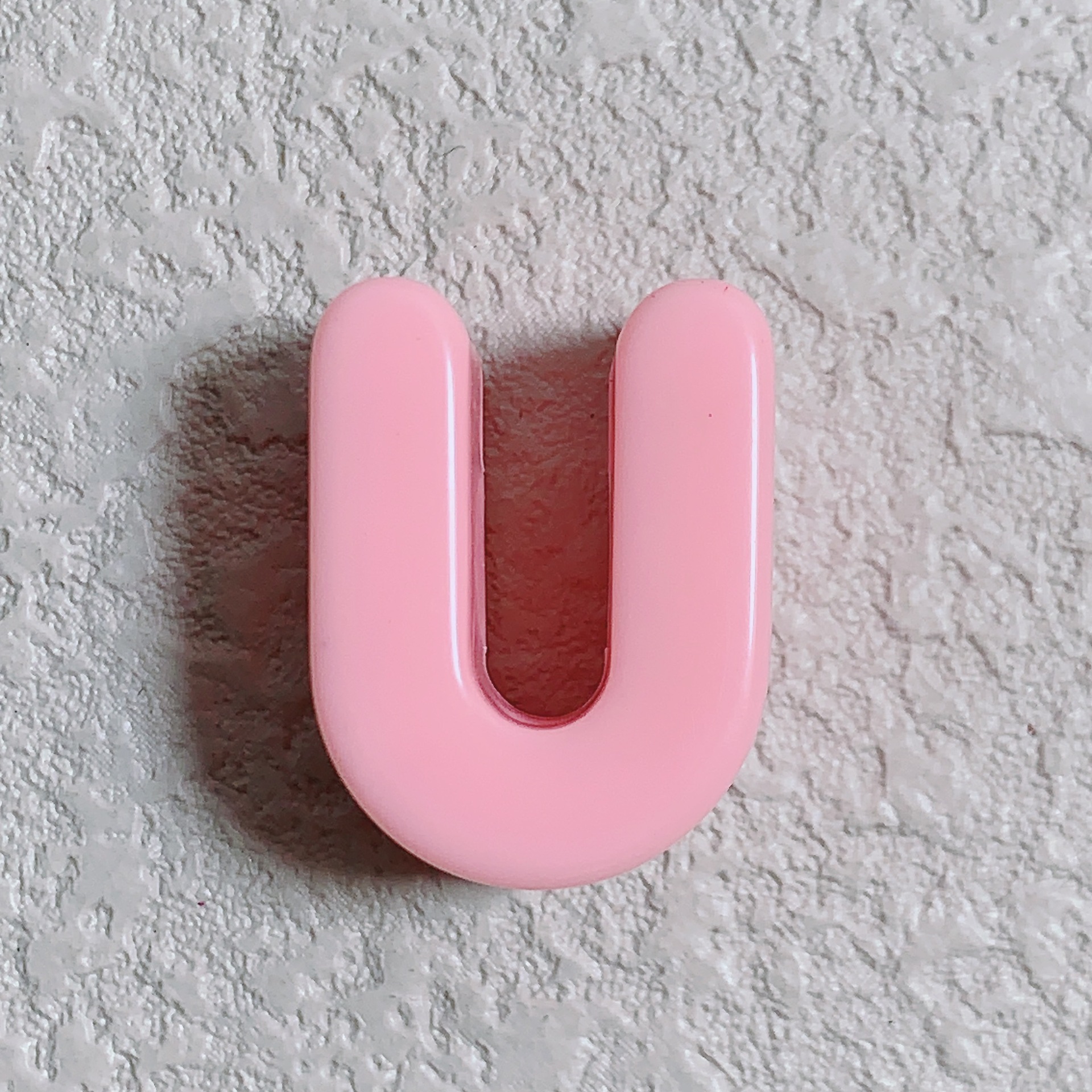 U (light pink)