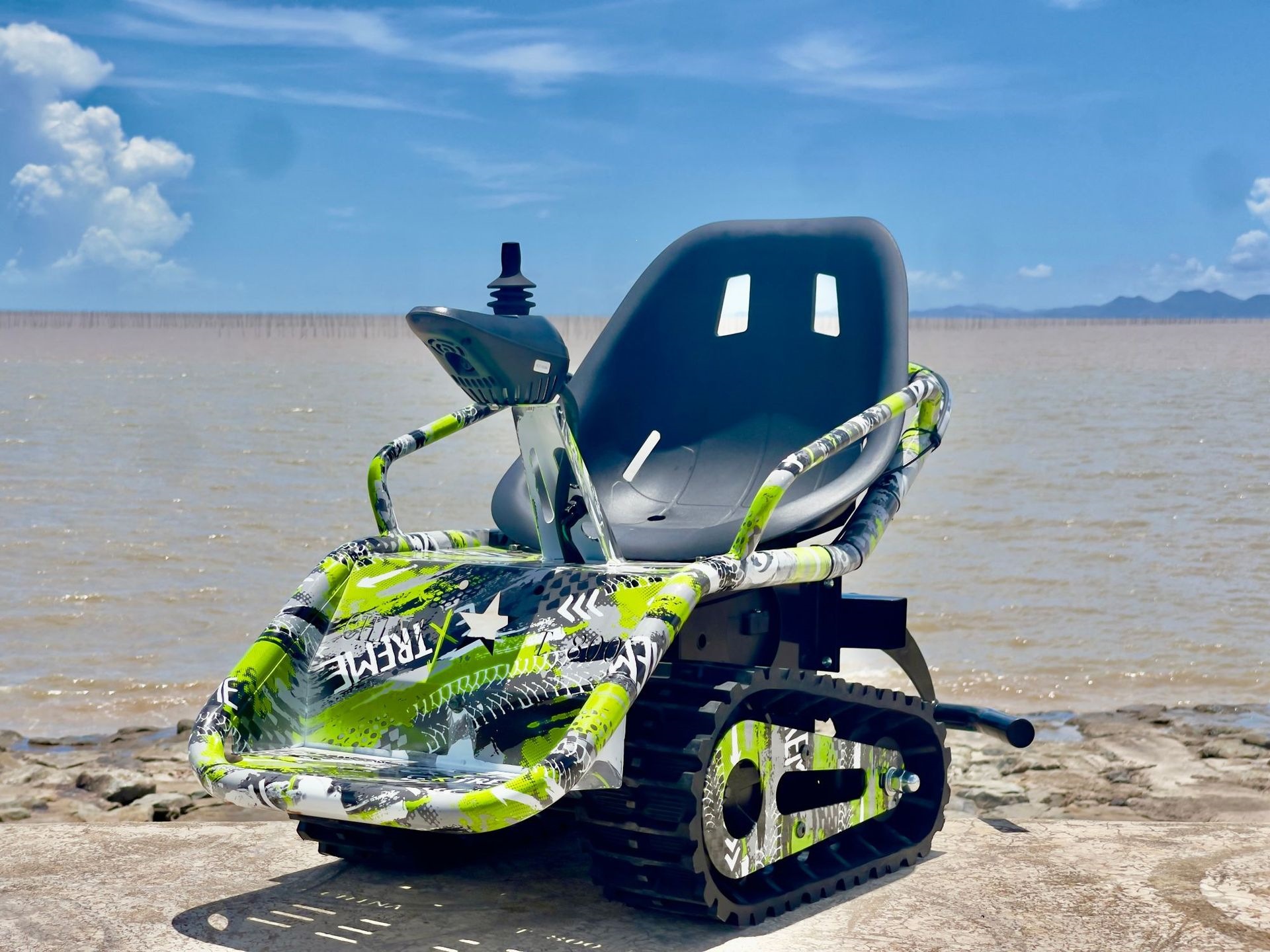 Children's Electric Tracked Beach Vehicle, All-Terrain Tracked Go-Kart, Upgraded Anti-Tip Tracked Tank Vehicle