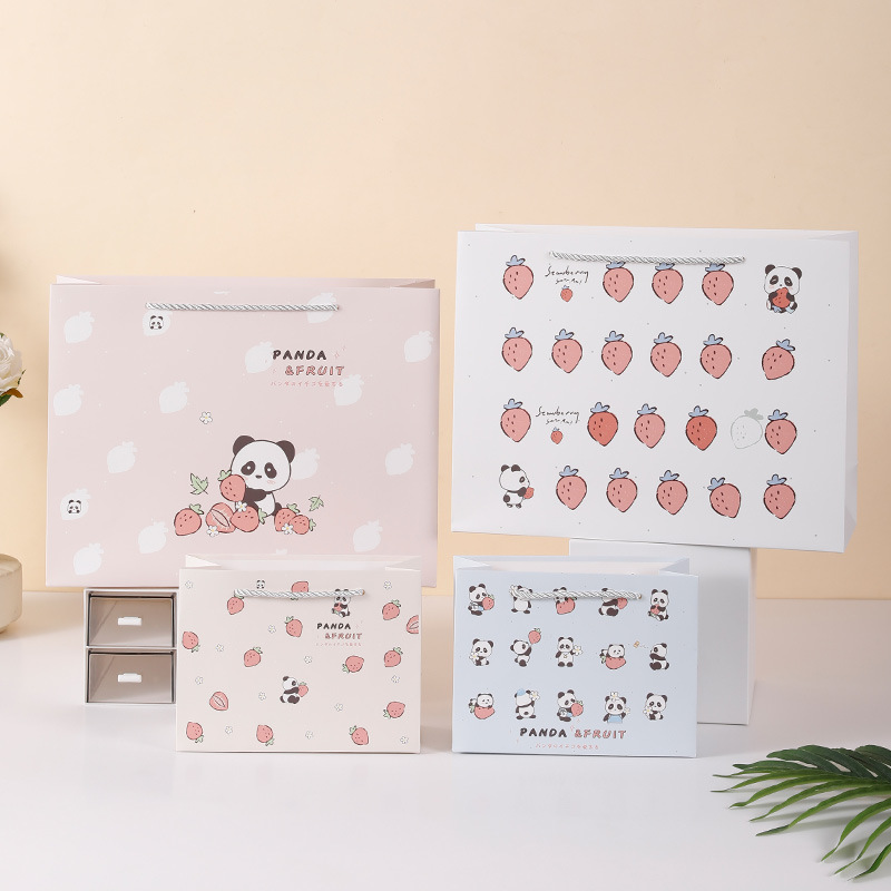 新款卡通可爱礼品袋白卡纸生日节日礼物手提包装纸袋现货厂家直销