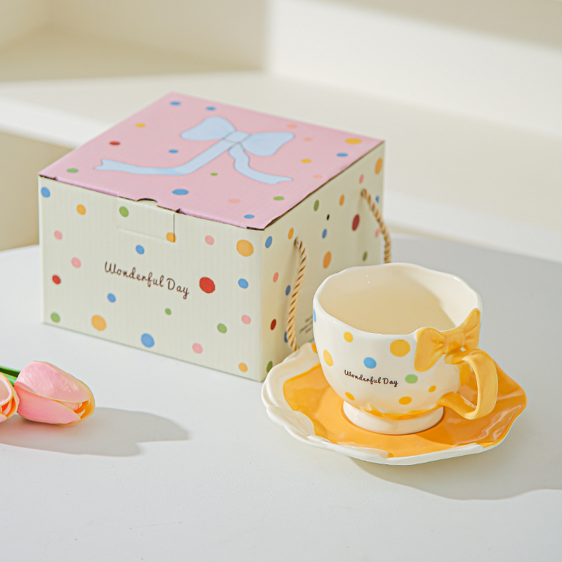 Taza de café de cerámica de lujo ligera británica, taza de café de la tarde doméstica, taza de café de estilo europeo, pequeño conjunto de tazas de café de Phnom Penh, regalos para chicas