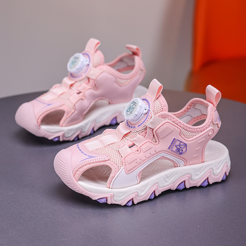 Verano 2025 nuevo estilo sandalias de malla hueca para niños zapatos de playa Baotou botones giratorio sandalias deportivas para niños de suela suave