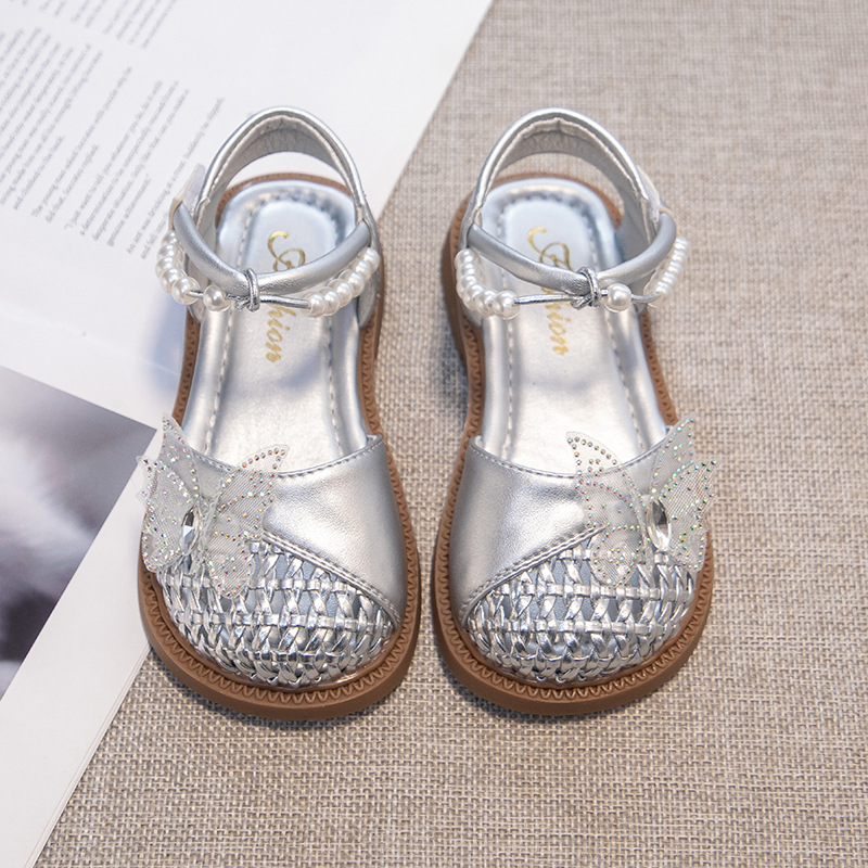 Zapatos de perlas huecas para niñas 2026 verano de moda infantil versátil zapatos de princesa sandalias trenzadas image 4