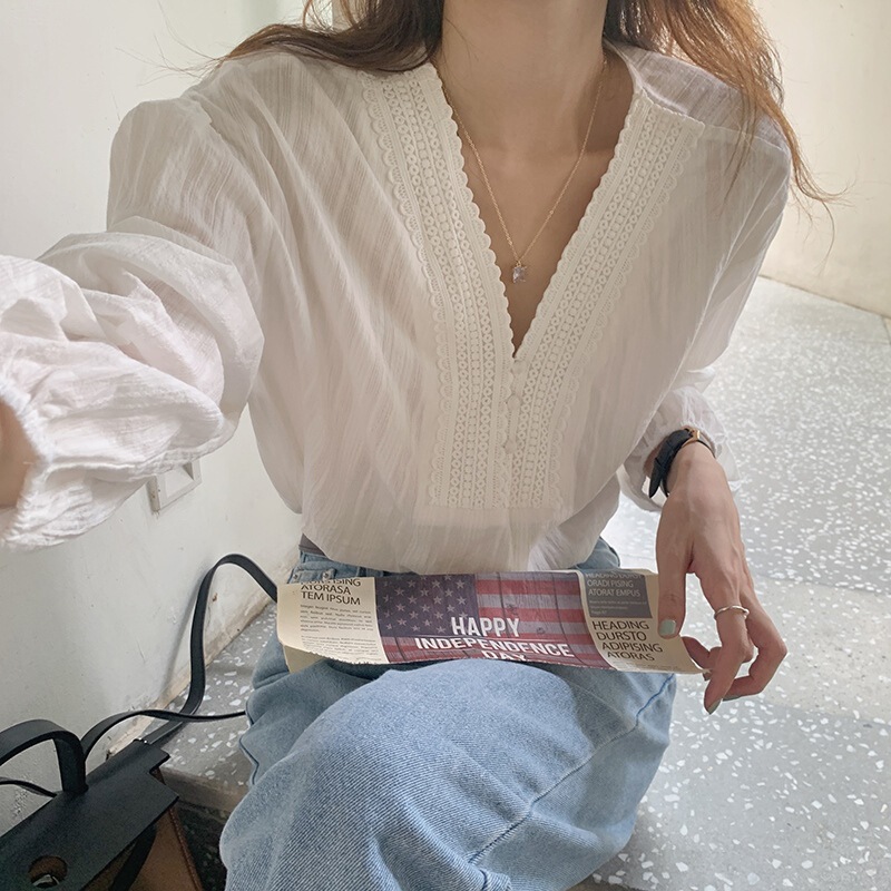 Retro Korean Style Loose V Neck Lace Splicing Shirt for Women 2025 Summer New Style Small Shirt Slimming Look Top Trendy Retro Korean Style Loose V Neck Lace Splicing Shirt for Women 2025 Summer New Style Small Shirt Slimming Look Top Trendy