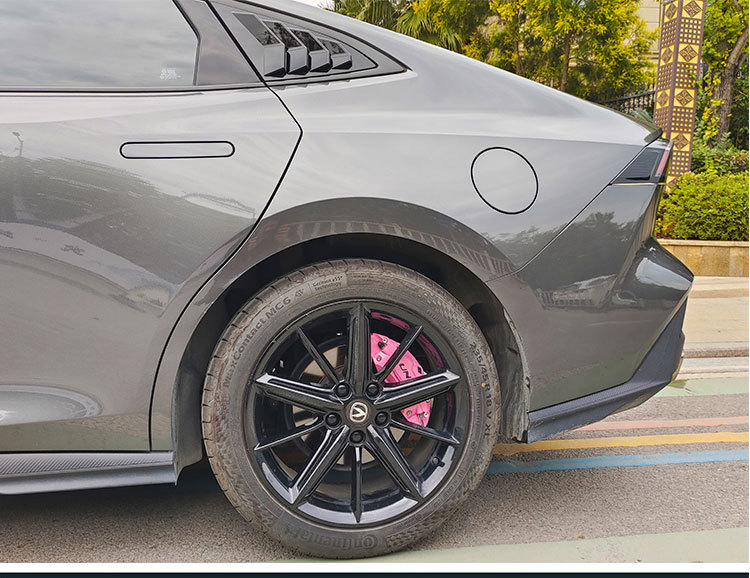 Suitable for Changan UNIV caliper covers, aluminum alloy brake caliper covers, vehicle-specific wheel hub sports appearance modification