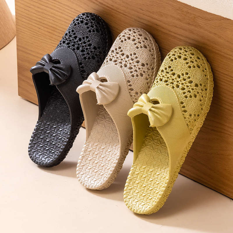 New Style Flat Non-Slip Closed-Toe Slippers for Middle-Aged Moms, Faux Leather Flat Clogs for Outdoor Wear, Women's Slippers New Style Flat Non-Slip Closed-Toe Slippers for Middle-Aged Moms, Faux Leather Flat Clogs for Outdoor Wear, Women's Slippers