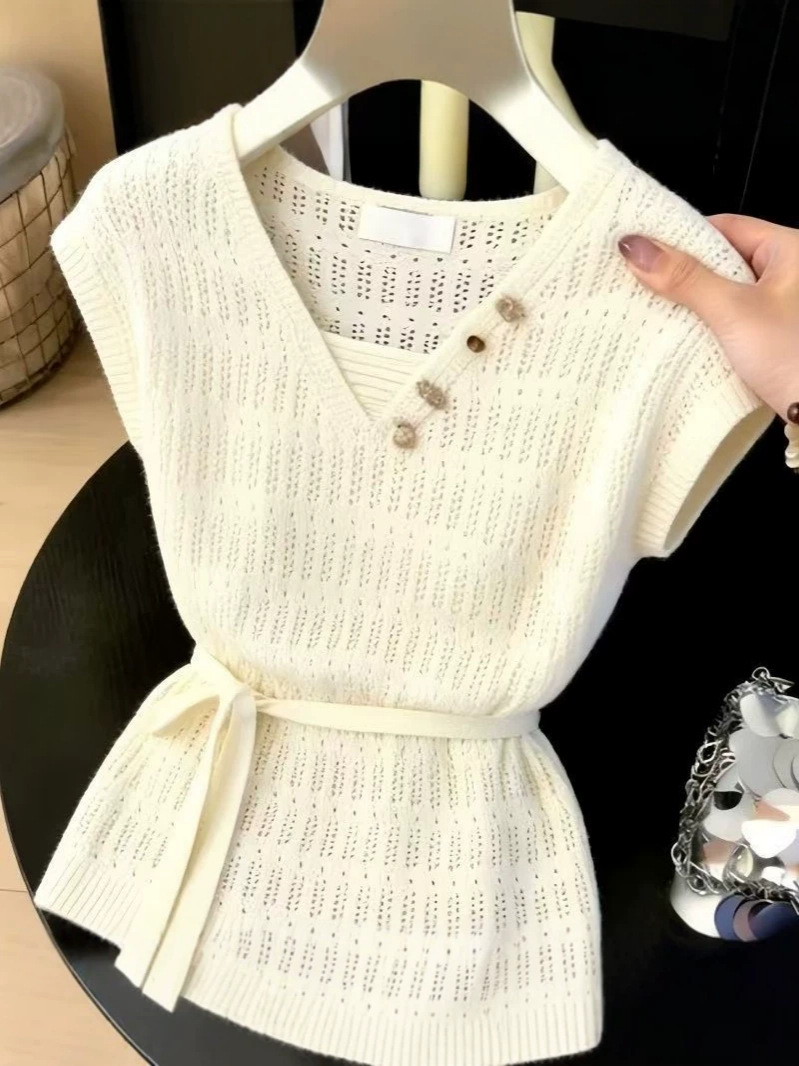 Áo thun nữ cổ chữ V phong cách Pháp, kiểu dáng ôm vừa vặn — màu mơ