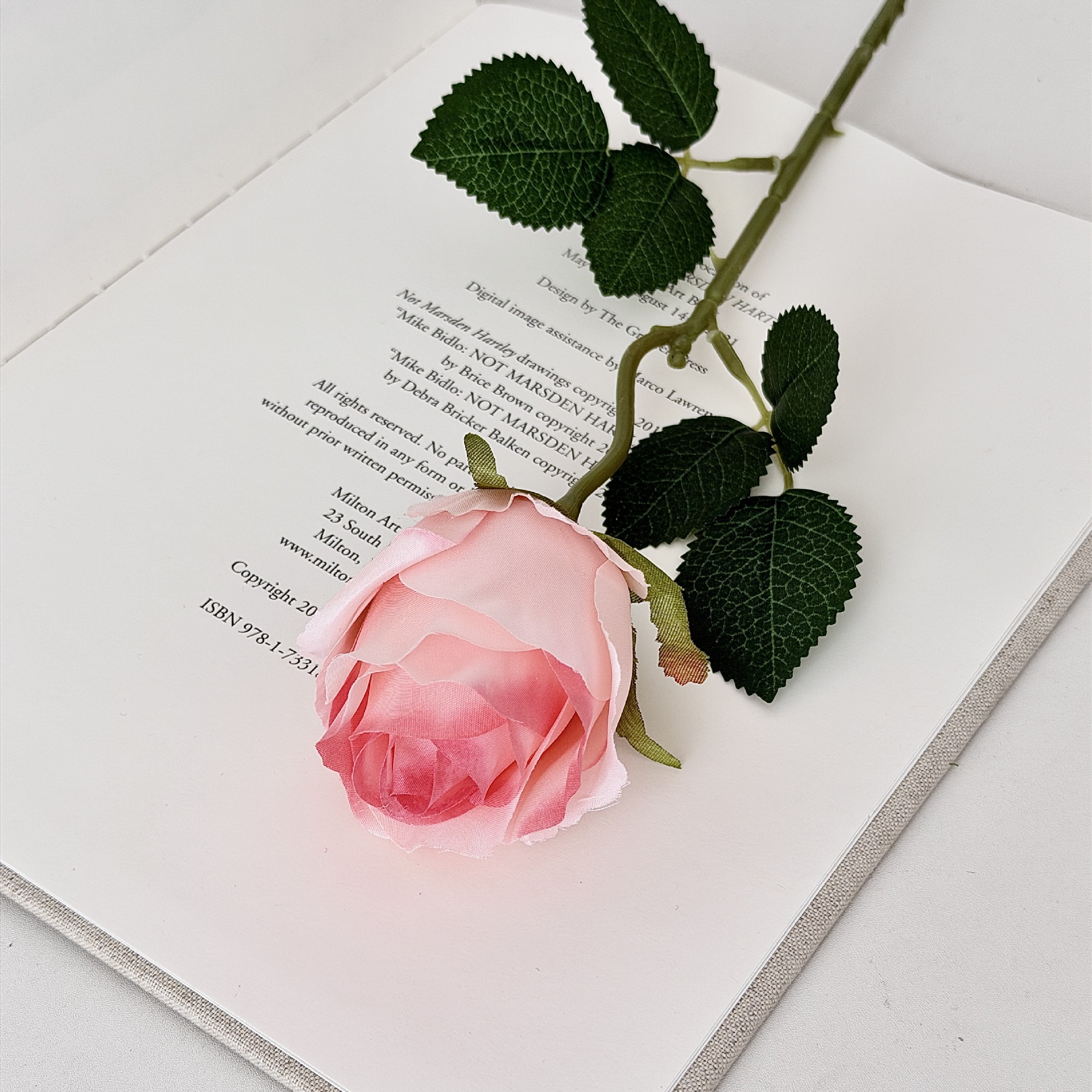 Rosas búlgaras de alta calidad imitación de seda ramo de flores falsas decoración de decoración de la mesa interior de la sala de estar
