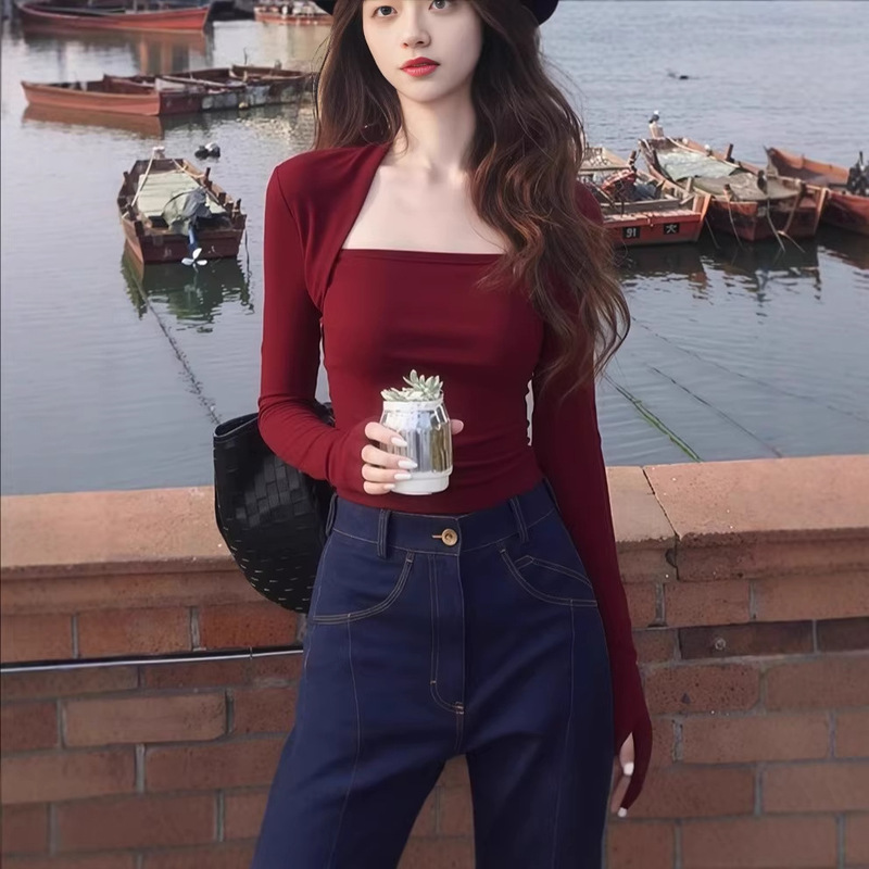 Retro Hong Kong Style Red Square-Neck Long-Sleeve T-Shirt for Women, Autumn Slim-Fit Base Shirt, Commuter Style Pullover Inner Top Retro Hong Kong Style Red Square-Neck Long-Sleeve T-Shirt for Women, Autumn Slim-Fit Base Shirt, Commuter Style Pullover Inner Top