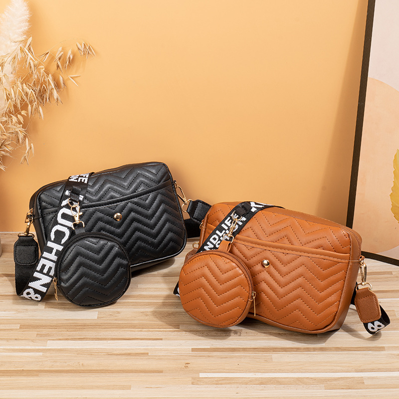 [Explosiones transfronterizas] bolsos de hombro de mujer nuevos bolsos de maquillaje de chicas bolsos de mochila bordados de moda v-patrón bolsos de mochila