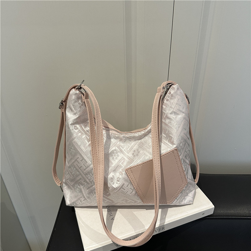 Chinese Style Large Capacity Shoulder Bag For Women Commuting_voghion.com