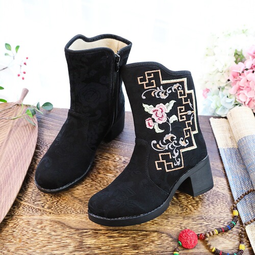 Cotton boots, embroidered cotton shoes and cloth boots, winter quilted and velvet women's snow boots, ethnic style retro short boots