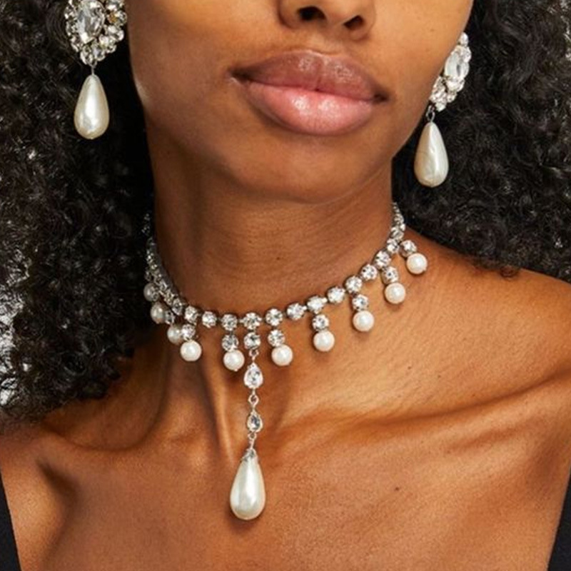 Europa y América de moda perla con joyería de bordillo temperamento diamante amor pendientes collar accesorios conjunto de joyería