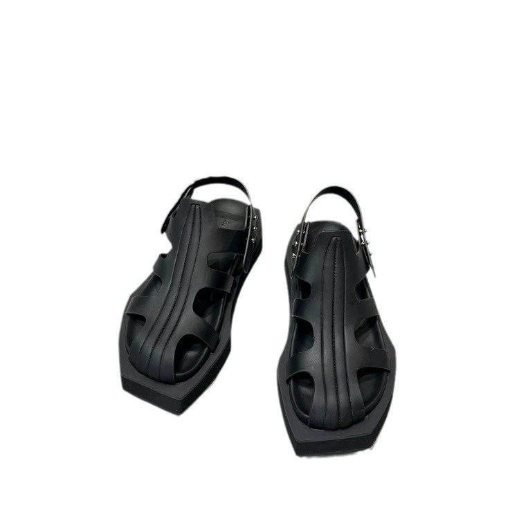 Nuevas tendencias en verano, sandalias de jaula de cerdo de baotou, roma, cuero de cuero casual, suela gruesa, Remache de remolque frío hueco, medio remolque femenino