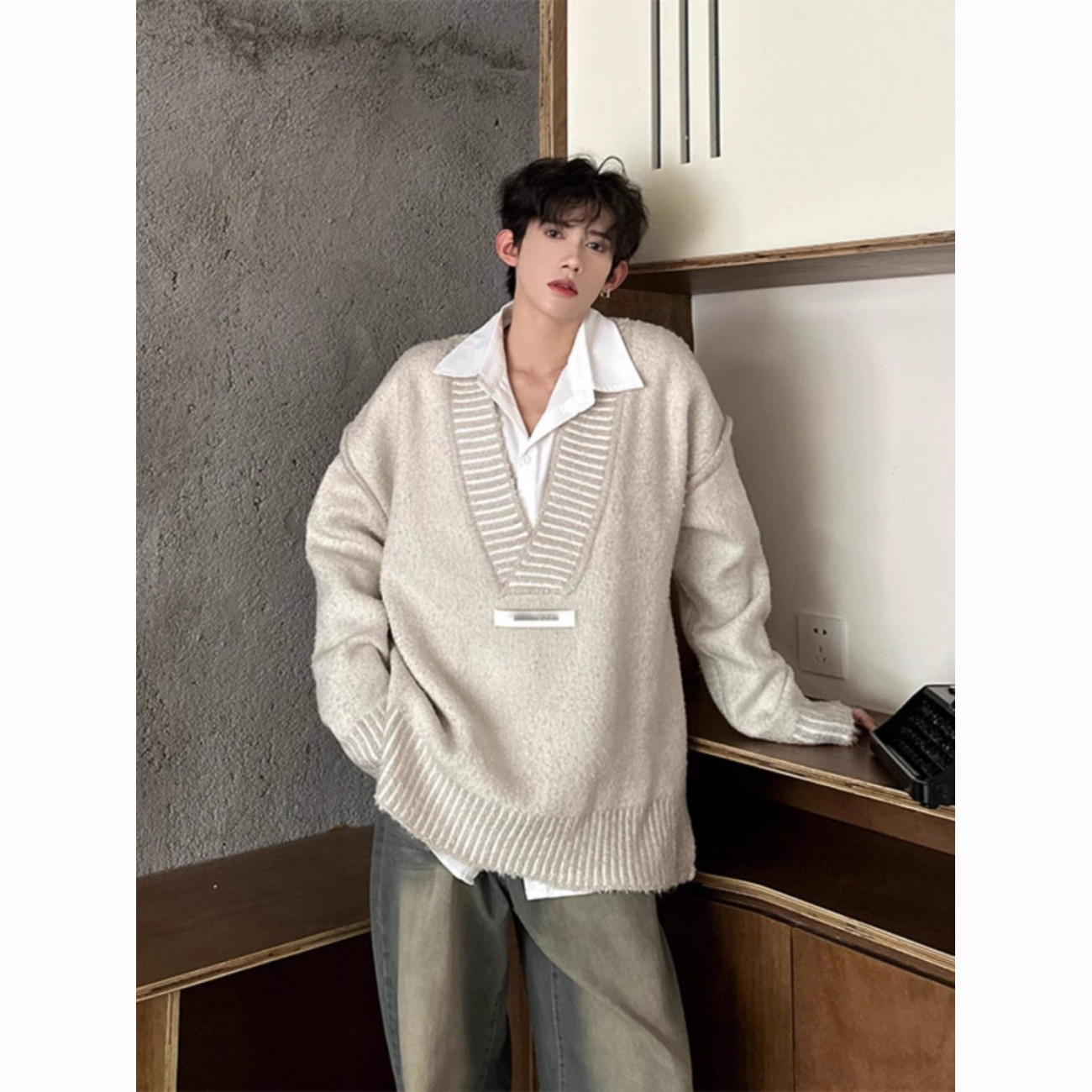 Cross-border style V-neck sweater for men, knitted cardigan, clean fit, relaxed Korean style outfit for spring and autumn.