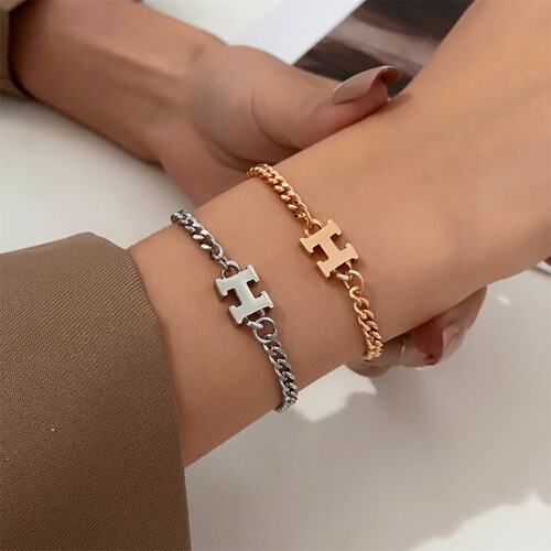 Sleek European and American Letter Bracelet, Instagram-Worthy, Minimalist Style, Niche Design, Bestselling Chain Jewelry for Women – Japanese & Korean Influences