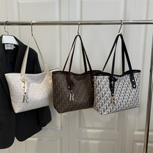 ���lɭϵ�p���������ذ�Ů��2025���¿�������μ��ײɫ��Ҹ�°�